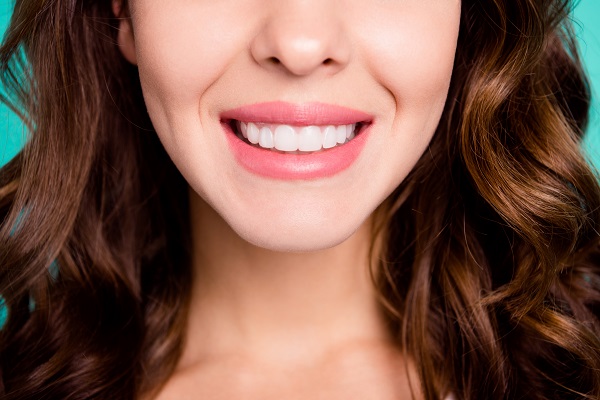 What&#    ;s The Difference Between Dental Bonding And Dental Veneers?